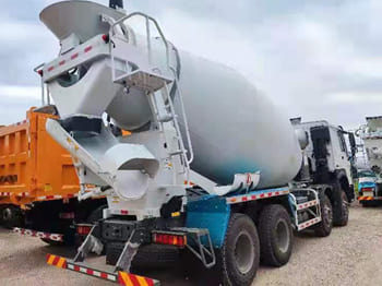 SINOTRUK Concrete Truck for Sale in Mali - Betonvedējs: foto 3 SINOTRUK Concrete Truck for Sale in Mali - Betonvedējs: foto 3