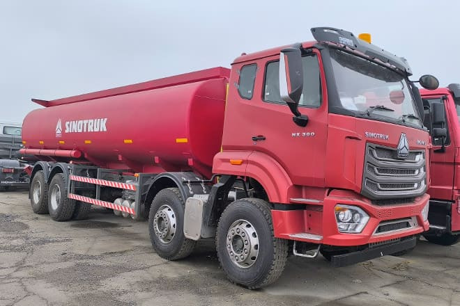 SINOTRUK Howo NX380 Diesel Tanker Truck for Sale in Tanzania - Autocisterna: foto 1 SINOTRUK Howo NX380 Diesel Tanker Truck for Sale in Tanzania - Autocisterna: foto 1