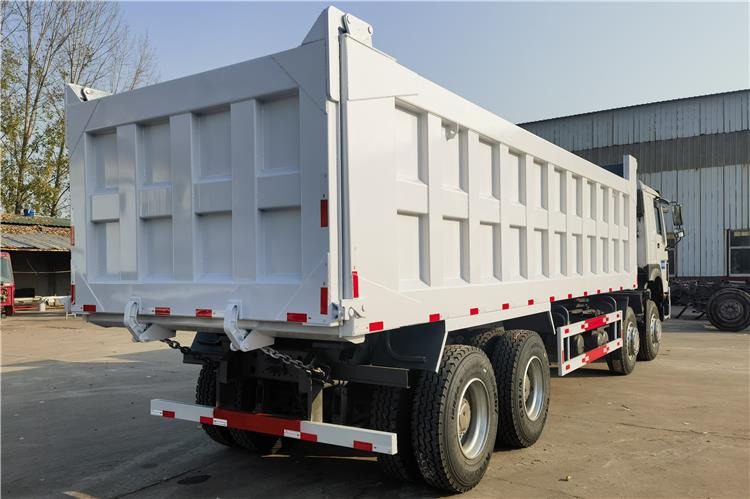 SINOTRUK Second Hand Howo 8X4 Tipper Truck Price for Sale In Ghana - Kravas automašīna pašizgāzējs: foto 2 SINOTRUK Second Hand Howo 8X4 Tipper Truck Price for Sale In Ghana - Kravas automašīna pašizgāzējs: foto 2