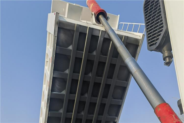 SINOTRUK Second Hand Howo 8X4 Tipper Truck Price for Sale In Ghana - Kravas automašīna pašizgāzējs: foto 4 SINOTRUK Second Hand Howo 8X4 Tipper Truck Price for Sale In Ghana - Kravas automašīna pašizgāzējs: foto 4