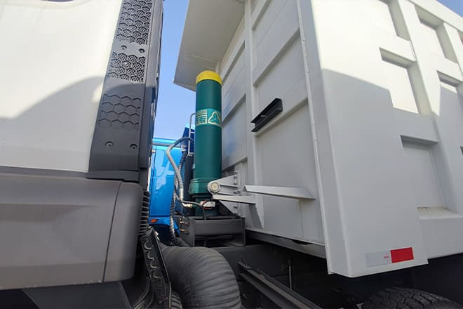 SINOTRUK Sino Howo 8x4 Dump truck for Sale in Senegal - Kravas automašīna pašizgāzējs: foto 2 SINOTRUK Sino Howo 8x4 Dump truck for Sale in Senegal - Kravas automašīna pašizgāzējs: foto 2