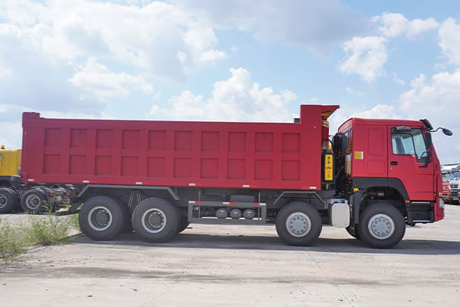 SINOTRUK Sinotruk Howo 8x4 Dump Truck for Sale in Cameroon - Kravas automašīna pašizgāzējs: foto 4 SINOTRUK Sinotruk Howo 8x4 Dump Truck for Sale in Cameroon - Kravas automašīna pašizgāzējs: foto 4