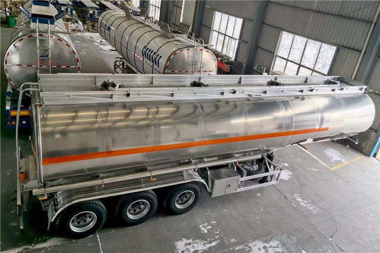 TITAN 3 Axle 45000 L Aluminum Tanker Trailer for Sale In Zimbabwe - Puspiekabe cisterna: foto 2 TITAN 3 Axle 45000 L Aluminum Tanker Trailer for Sale In Zimbabwe - Puspiekabe cisterna: foto 2