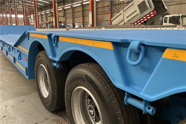 TITAN 4 Axle Folding Gooseneck Trailer for Sale In Zambia - Puspiekabe zema profila platforma: foto 5 TITAN 4 Axle Folding Gooseneck Trailer for Sale In Zambia - Puspiekabe zema profila platforma: foto 5