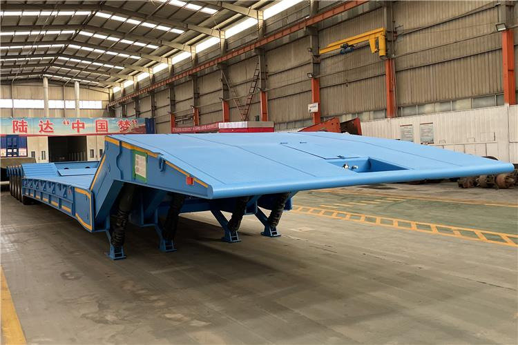 TITAN 4 Axle Folding Gooseneck Trailer for Sale In Zambia - Puspiekabe zema profila platforma: foto 3 TITAN 4 Axle Folding Gooseneck Trailer for Sale In Zambia - Puspiekabe zema profila platforma: foto 3