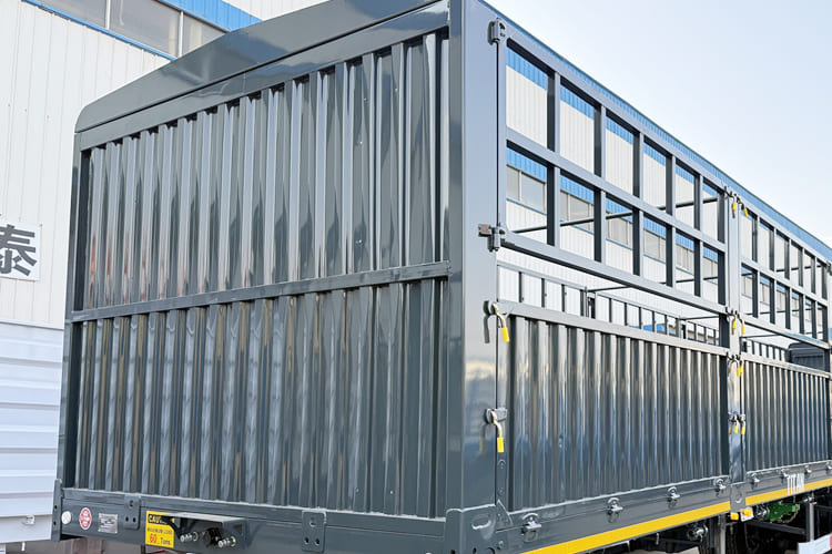 TITAN Fence Semi Trailer for Sale in Kenya - Puspiekabe dzīvnieku pārvadāšanai: foto 4 TITAN Fence Semi Trailer for Sale in Kenya - Puspiekabe dzīvnieku pārvadāšanai: foto 4