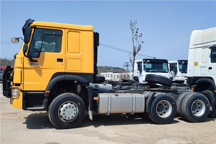 SINOTRUK CNHTC Howo Truck Tractor 400 HP 10 Wheeler for Sale In Malawi - Vilcējs: foto 3 SINOTRUK CNHTC Howo Truck Tractor 400 HP 10 Wheeler for Sale In Malawi - Vilcējs: foto 3
