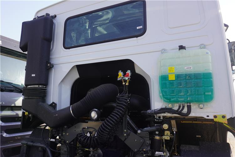 SINOTRUK Howo 430 Truck Head for Sale In Zambia - Vilcējs: foto 4 SINOTRUK Howo 430 Truck Head for Sale In Zambia - Vilcējs: foto 4