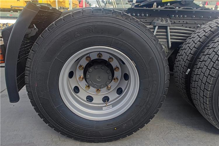 SINOTRUK Howo 6x4 Truck Price 380 HP Tractor Head for Sale In Zambia - Vilcējs: foto 3 SINOTRUK Howo 6x4 Truck Price 380 HP Tractor Head for Sale In Zambia - Vilcējs: foto 3