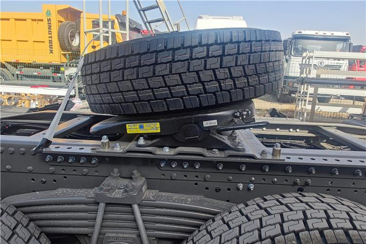 SINOTRUK Howo 6x4 Truck Price 380 HP Tractor Head for Sale In Zambia - Vilcējs: foto 5 SINOTRUK Howo 6x4 Truck Price 380 HP Tractor Head for Sale In Zambia - Vilcējs: foto 5