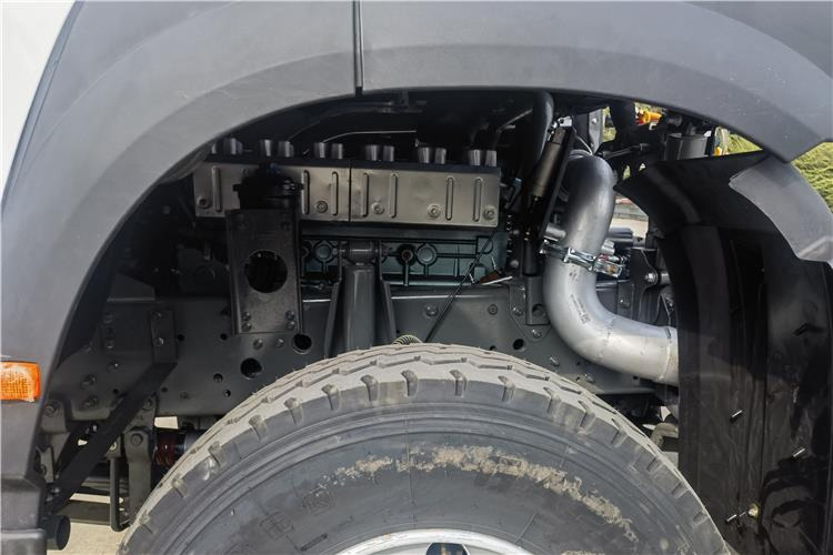 SINOTRUK Used Howo 380HP Truck Tractor for Sale In Senegal - Vilcējs: foto 3 SINOTRUK Used Howo 380HP Truck Tractor for Sale In Senegal - Vilcējs: foto 3