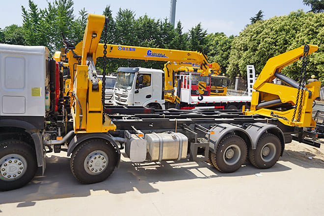 XCMG 20Ft Container Side Lift Truck for Sale in Guyana - Konteineru vedējs/ Kravas automašīna ar noņemamā virsbūve: foto 3 XCMG 20Ft Container Side Lift Truck for Sale in Guyana - Konteineru vedējs/ Kravas automašīna ar noņemamā virsbūve: foto 3