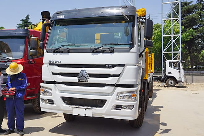 XCMG 20Ft Container Side Lift Truck for Sale in Guyana - Konteineru vedējs/ Kravas automašīna ar noņemamā virsbūve: foto 4 XCMG 20Ft Container Side Lift Truck for Sale in Guyana - Konteineru vedējs/ Kravas automašīna ar noņemamā virsbūve: foto 4