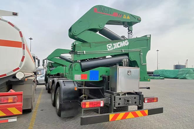 XCMG 20Ft Container Side Loader Truck for Sale in Tanzania - Konteineru vedējs/ Kravas automašīna ar noņemamā virsbūve: foto 3 XCMG 20Ft Container Side Loader Truck for Sale in Tanzania - Konteineru vedējs/ Kravas automašīna ar noņemamā virsbūve: foto 3