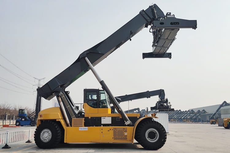 XCMG Container Reach Stacker for Sale in Ghana - Konteineru iekrāvējs: foto 1 XCMG Container Reach Stacker for Sale in Ghana - Konteineru iekrāvējs: foto 1