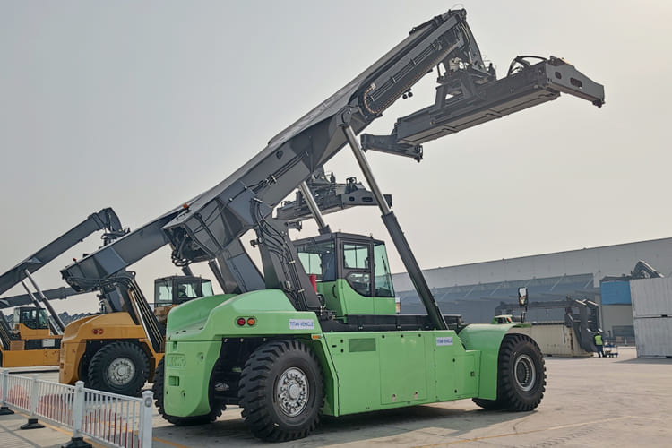 XCMG Reach Stacker Price for Sale in Guyana - Konteineru iekrāvējs: foto 2 XCMG Reach Stacker Price for Sale in Guyana - Konteineru iekrāvējs: foto 2