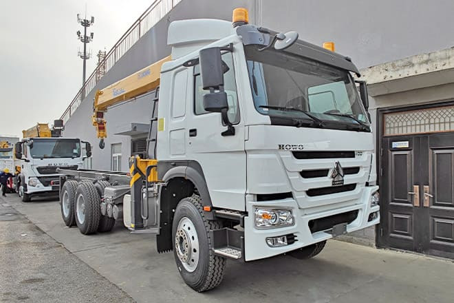 XCMG Truck Mounted Crane with Hydraulic Boom Capacity for Sale in Kenya - Kravas auto ar manipulatoru: foto 2 XCMG Truck Mounted Crane with Hydraulic Boom Capacity for Sale in Kenya - Kravas auto ar manipulatoru: foto 2