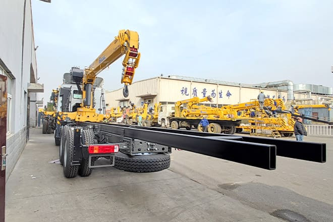 XCMG Truck Mounted Crane with Hydraulic Boom Capacity for Sale in Kenya - Kravas auto ar manipulatoru: foto 4 XCMG Truck Mounted Crane with Hydraulic Boom Capacity for Sale in Kenya - Kravas auto ar manipulatoru: foto 4