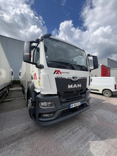 MAN TGS 18.360 - Kravas automašīna ar slēgto virsbūvi: foto 1 MAN TGS 18.360 - Kravas automašīna ar slēgto virsbūvi: foto 1