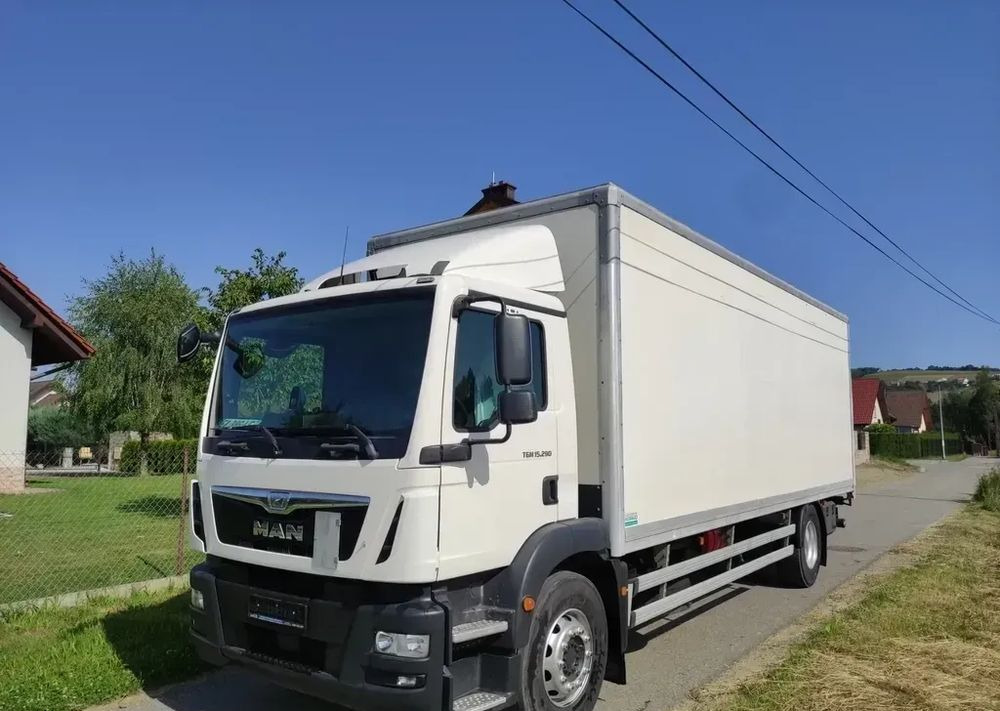 MAN TGM 15.290 kontener , winda - Kravas automašīna ar slēgto virsbūvi: foto 2 MAN TGM 15.290 kontener , winda - Kravas automašīna ar slēgto virsbūvi: foto 2