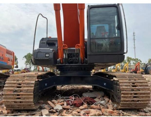 Kāpurķēžu ekskavators 2021 Hitachi ZX240-3: foto 9