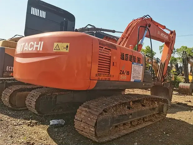 2022 Hitachi ZX240 - Kāpurķēžu ekskavators: foto 1 2022 Hitachi ZX240 - Kāpurķēžu ekskavators: foto 1