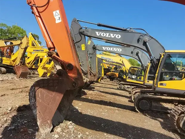 2022 Hitachi ZX240 - Kāpurķēžu ekskavators: foto 3 2022 Hitachi ZX240 - Kāpurķēžu ekskavators: foto 3