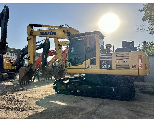 2022 Komatsu PC200-8 - Kāpurķēžu ekskavators: foto 1 2022 Komatsu PC200-8 - Kāpurķēžu ekskavators: foto 1
