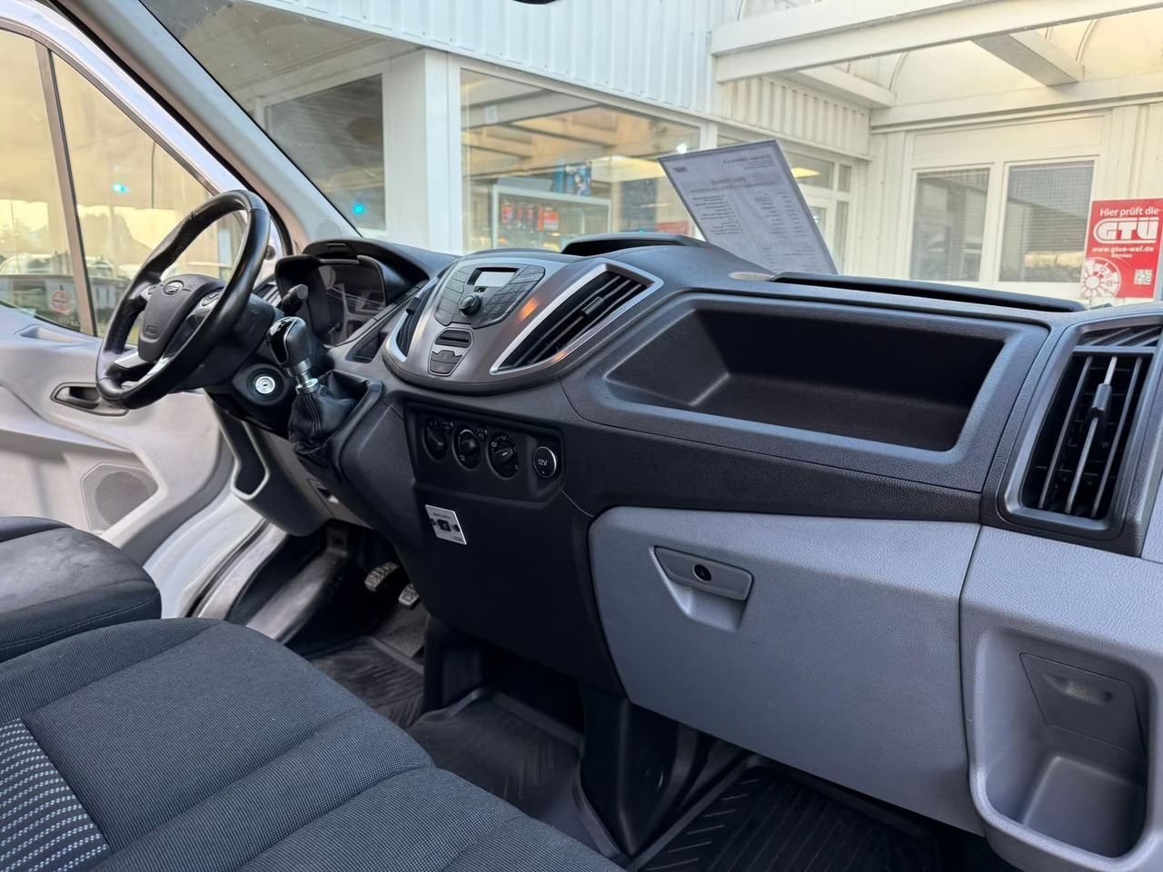 Ford Transit - Mazs furgons: foto 5 Ford Transit - Mazs furgons: foto 5