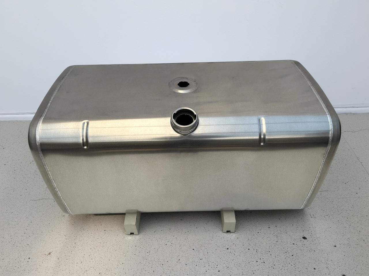 IVECO - Degvielas tvertne: foto 1 IVECO - Degvielas tvertne: foto 1