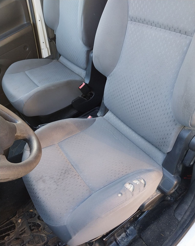 Citroën Berlingo PH2 Diesel. Contrôle technique défavorable pour défaillances majeures. VEHICULE VENDU EN L'ETAT, AUCUNE GARANTIE (il peut y avoir des problèmes mécanique non connus). - Vieglā automašīna: foto 2 Citroën Berlingo PH2 Diesel. Contrôle technique défavorable pour défaillances majeures. VEHICULE VENDU EN L'ETAT, AUCUNE GARANTIE (il peut y avoir des problèmes mécanique non connus). - Vieglā automašīna: foto 2