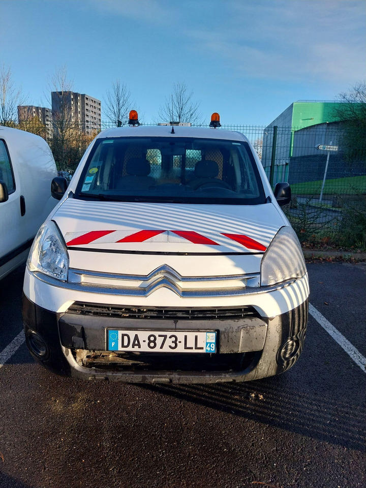 Citroën Berlingo PH2 Diesel. Contrôle technique favorable, mais une contre-visite devra être effectuée avant le 24 Juillet 2026. VEHICULE VENDU EN L'ETAT, AUCUNE GARANTIE (il peut y avoir des problème - Vieglā automašīna: foto 1 Citroën Berlingo PH2 Diesel. Contrôle technique favorable, mais une contre-visite devra être effectuée avant le 24 Juillet 2026. VEHICULE VENDU EN L'ETAT, AUCUNE GARANTIE (il peut y avoir des problème - Vieglā automašīna: foto 1