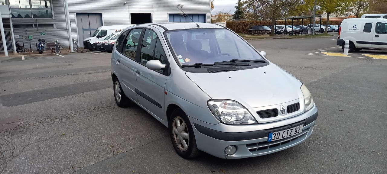 MEGANE ESSENCE (241) - Vieglā automašīna: foto 1 MEGANE ESSENCE (241) - Vieglā automašīna: foto 1