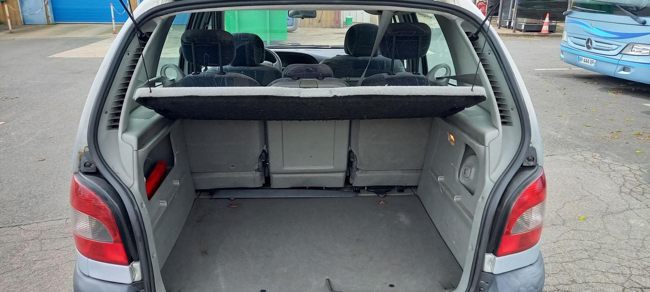 MEGANE ESSENCE (241) - Vieglā automašīna: foto 3 MEGANE ESSENCE (241) - Vieglā automašīna: foto 3