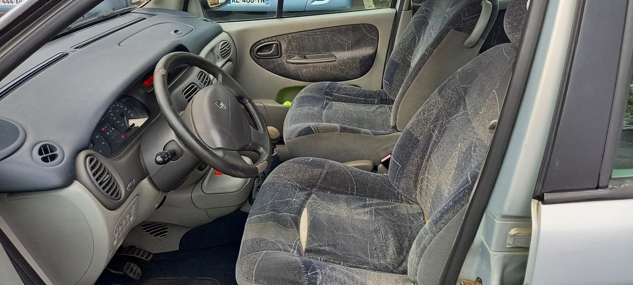 MEGANE ESSENCE (241) - Vieglā automašīna: foto 4 MEGANE ESSENCE (241) - Vieglā automašīna: foto 4