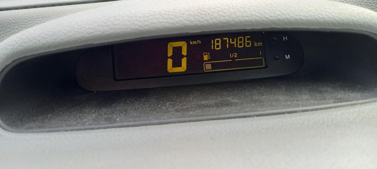 TWINGO PETROL (267) - Vieglā automašīna: foto 4 TWINGO PETROL (267) - Vieglā automašīna: foto 4