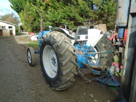 Fordson Major SUPER MAJOR - Traktors: foto 4 Fordson Major SUPER MAJOR - Traktors: foto 4