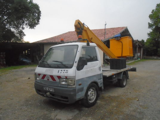 Mazda bongo - Autopacēlājs: foto 1 Mazda bongo - Autopacēlājs: foto 1