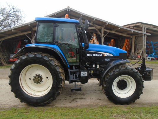 New Holland tm175 - Traktors: foto 1 New Holland tm175 - Traktors: foto 1