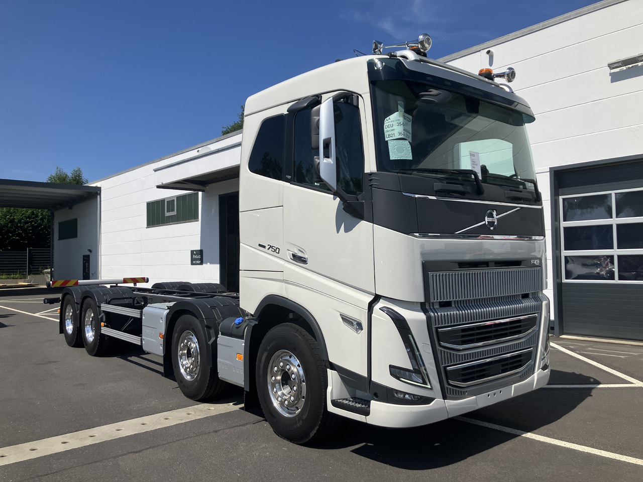 VOLVO FH16 750 8x4 Chassis - Šasija kravas automašīna: foto 1 VOLVO FH16 750 8x4 Chassis - Šasija kravas automašīna: foto 1
