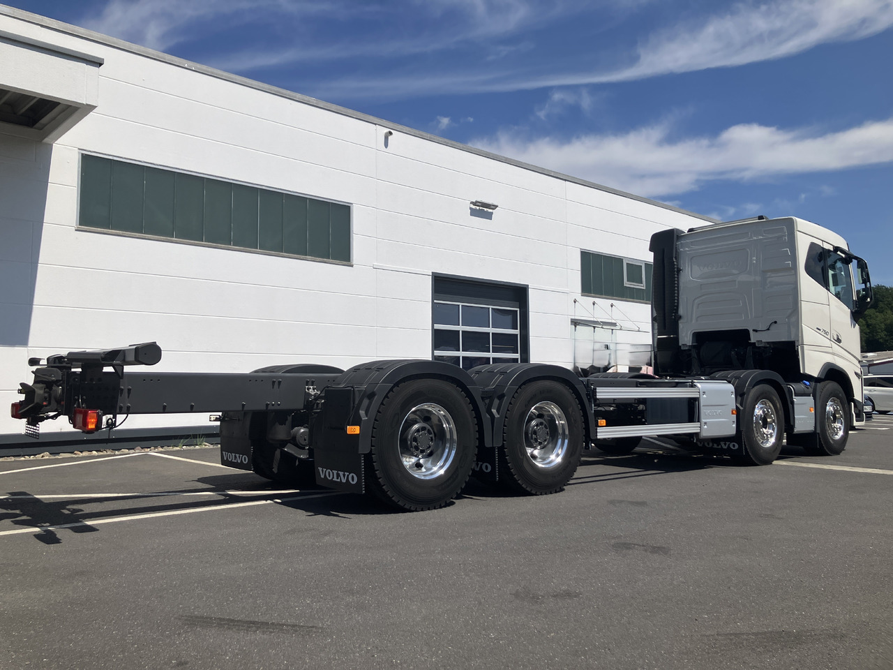 Jaunā Šasija kravas automašīna VOLVO FH16 750 8x4 Chassis: foto 12