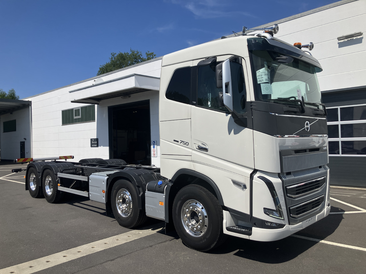 VOLVO FH16 750 8x4 Chassis - Šasija kravas automašīna: foto 2 VOLVO FH16 750 8x4 Chassis - Šasija kravas automašīna: foto 2