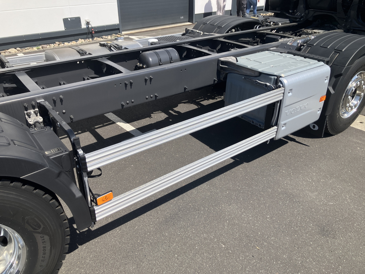 Jaunā Šasija kravas automašīna VOLVO FH16 750 8x4 Chassis: foto 15