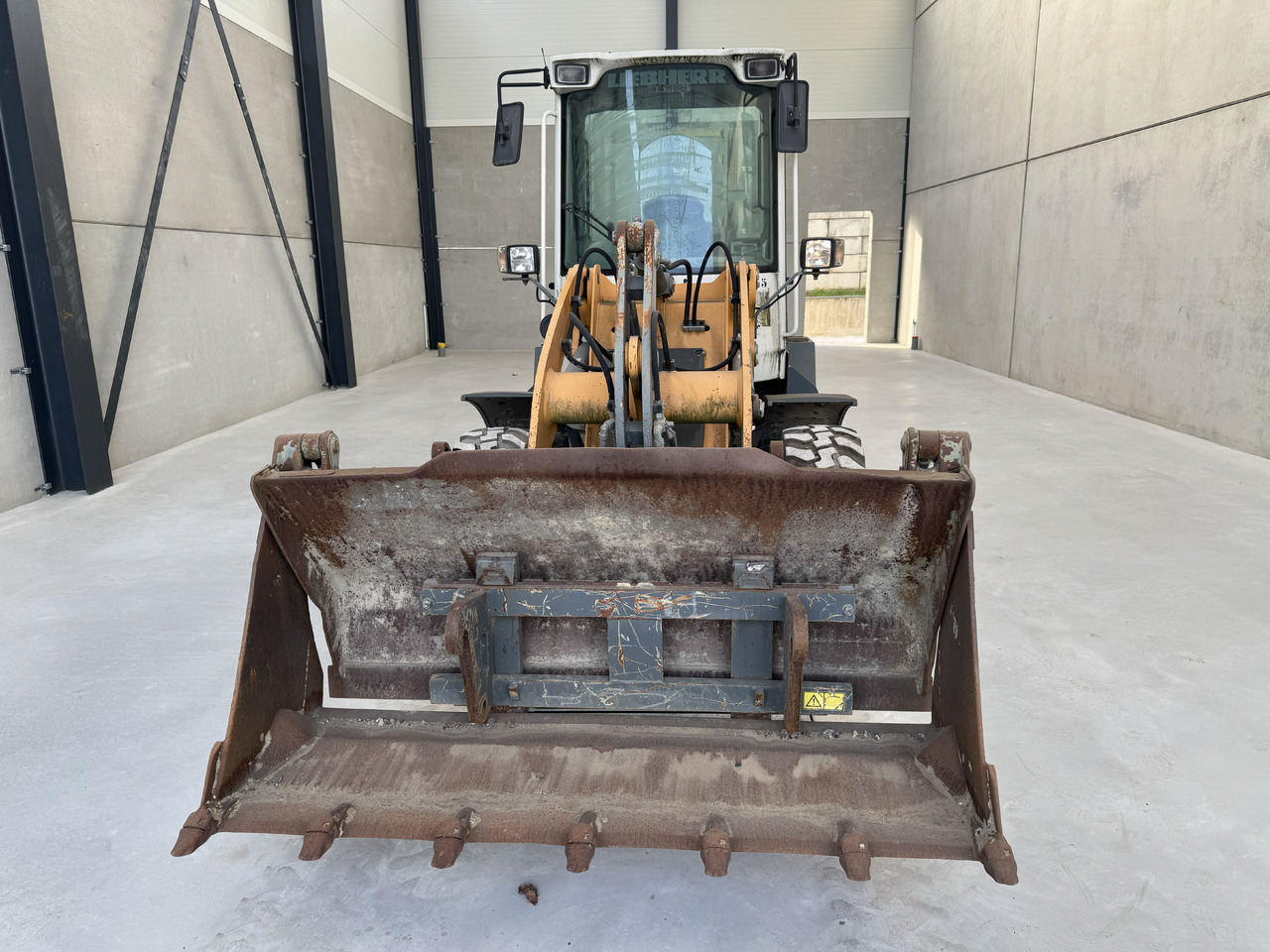 LIEBHERR L 506 - Riteņu ekskavators: foto 2 LIEBHERR L 506 - Riteņu ekskavators: foto 2