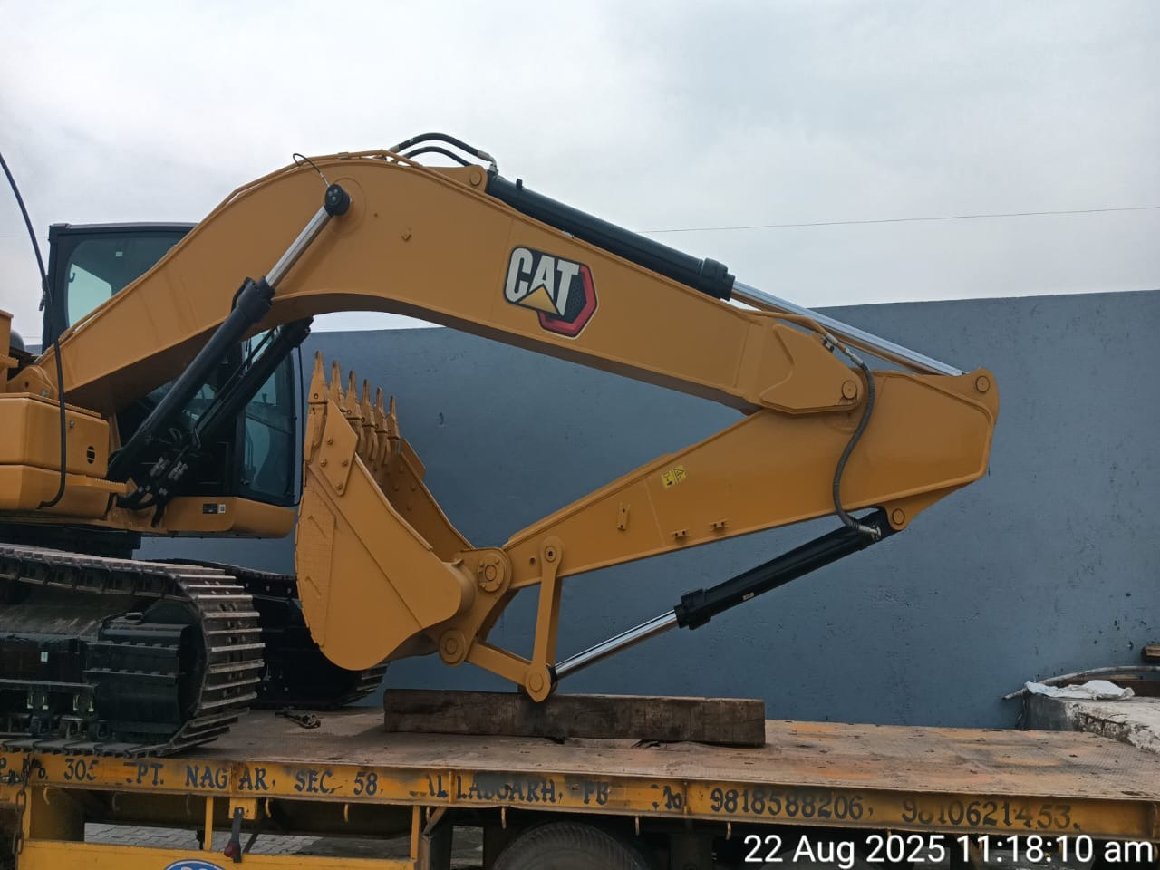 CATERPILLAR 323D3 - Ekskavators: foto 3 CATERPILLAR 323D3 - Ekskavators: foto 3