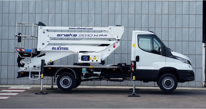 Oil & Steel Snake 2010 HE PLUS Sobre  IVECO 35S14 Distancia entre ejes 3750 mm - Pacēlājs: foto 1 Oil & Steel Snake 2010 HE PLUS Sobre  IVECO 35S14 Distancia entre ejes 3750 mm - Pacēlājs: foto 1