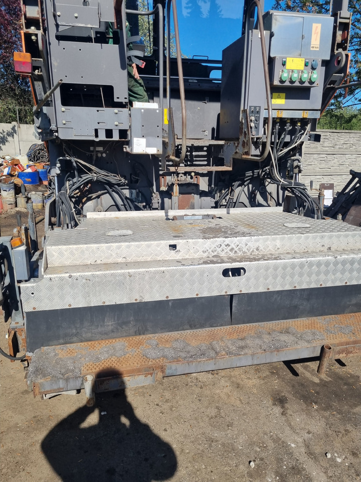 VOLVO TITAN 6870 - Asfalta klājējs: foto 1 VOLVO TITAN 6870 - Asfalta klājējs: foto 1