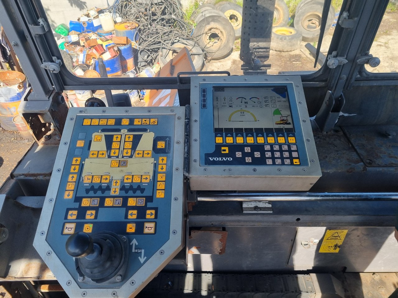 VOLVO TITAN 6870 - Asfalta klājējs: foto 5 VOLVO TITAN 6870 - Asfalta klājējs: foto 5