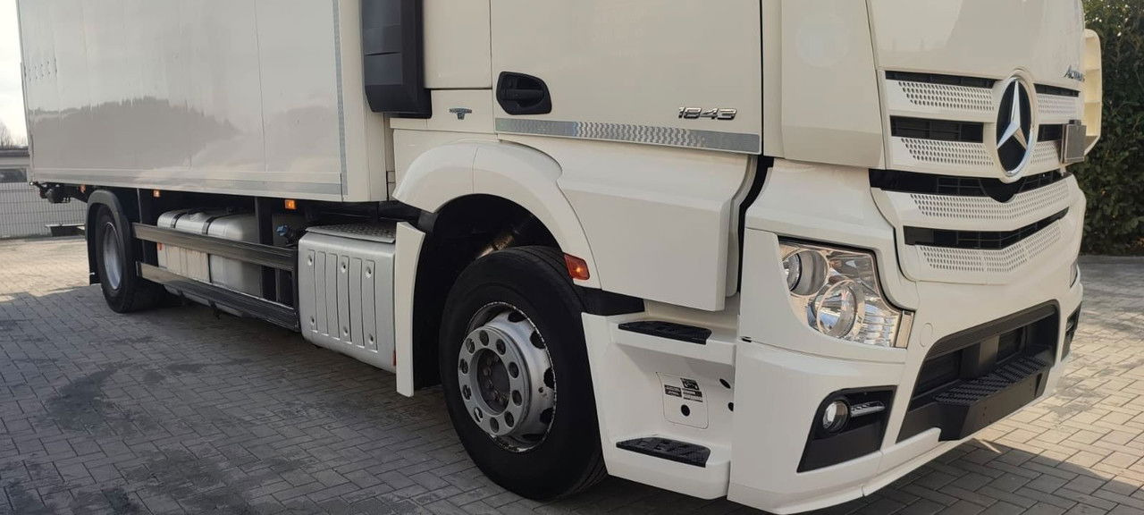 Mercedes-Benz Actros 1843 1843-Vermietung - LBW Voll-Luft-gefedert - Kravas automašīna ar slēgto virsbūvi: foto 3 Mercedes-Benz Actros 1843 1843-Vermietung - LBW Voll-Luft-gefedert - Kravas automašīna ar slēgto virsbūvi: foto 3