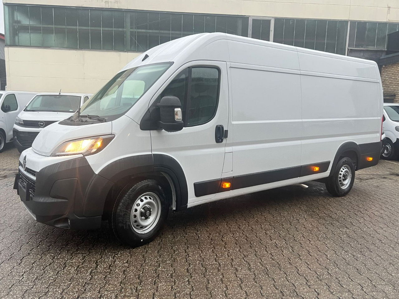 Opel Kasten 3,5 L4 H2 PS 180 Automatik+AHK Kasten 3,5 L4 H2 PS 180 Automatik+AHK - Kravas mikroautobuss: foto 2 Opel Kasten 3,5 L4 H2 PS 180 Automatik+AHK Kasten 3,5 L4 H2 PS 180 Automatik+AHK - Kravas mikroautobuss: foto 2